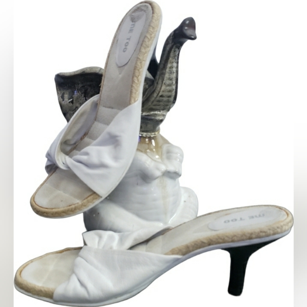 Me Too 8m white low heel slip on slides